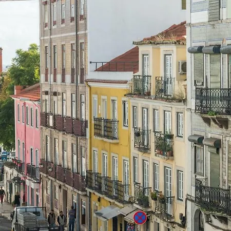 Plum Guide - Emerald Assembly Lisboa
